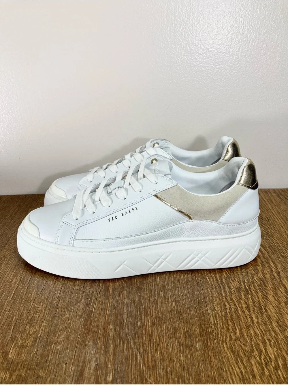 Ted Baker Adison Platform Sneaker Women’s Size 10 White/Metallic Gold